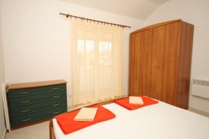 Apartments with a parking space Hvar - 8728