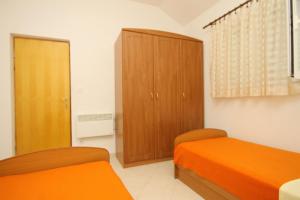 Apartments with a parking space Hvar - 8728