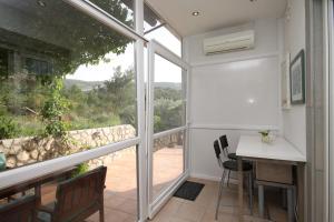 Apartments with a parking space Jelsa, Hvar - 8732