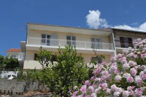 Apartments with a parking space Hvar - 8769