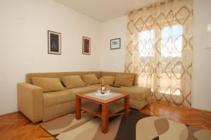 Apartments with a parking space Hvar - 8769