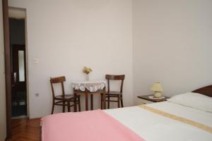 Apartments with a parking space Hvar - 8769