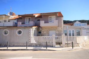 Apartments with a parking space Hvar - 8810