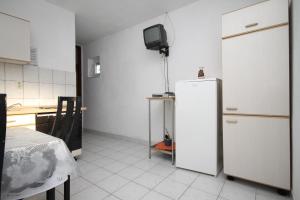 Apartments with parking space Mavarstica, Ciovo - 8685