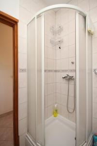 Apartments with parking space Mavarstica, Ciovo - 8685