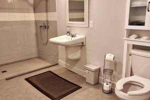 Cozy Spacious 1-BDR Studio #8. FREE Parking