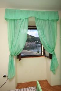 Apartments by the sea Vis - 8875