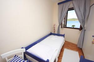 Apartments by the sea Vis - 8875