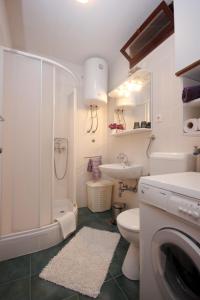 Apartments by the sea Vis - 8875