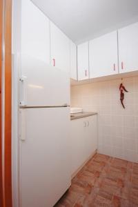 Apartments by the sea Vis - 8875