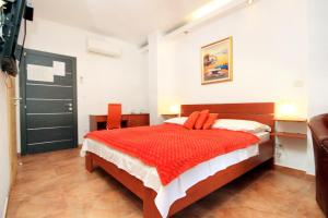 Luxury villa with a swimming pool Vis - 8922