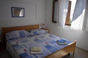 Two-Bedroom Apartment with Terrace and Sea View room in Apartments by the sea Milna Vis - 8943