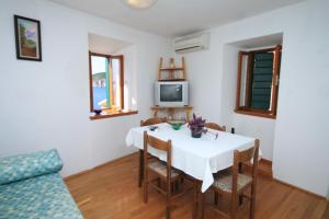 Apartments and rooms by the sea Komiza, Vis - 8910