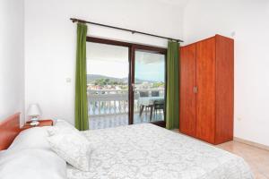 Apartments by the sea Marina, Trogir - 9037