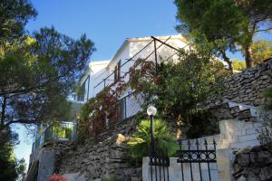 Apartments by the sea Cove Stoncica, Vis - 8941