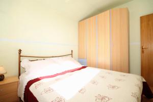 Apartments with parking space Brgujac, Vis - 8919