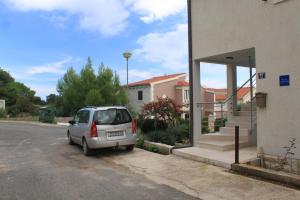 Apartments by the sea Milna Vis 8896