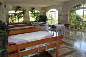 Apartments and rooms with parking space Makarska - 9128