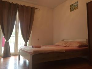 Apartments by the sea Cove Mala Pogorila, Hvar - 8953