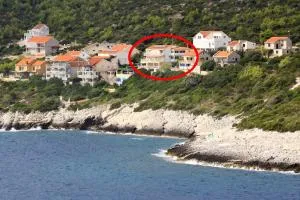 Seaside apartments with a swimming pool Zavalatica, Korcula - 9150 - Smokvica