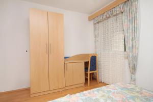 Seaside apartments with a swimming pool Zavalatica, Korcula - 9150