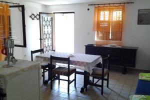 Apartments with a parking space Rukavac, Vis - 8920