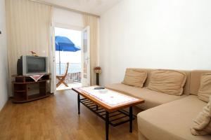 Three-Bedroom Apartment with Balcony and Sea View room in Apartments with a parking space Dubrovnik - 9099