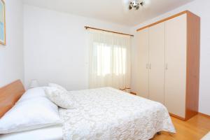 Apartments by the sea Marina, Trogir - 9035