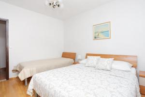 Apartments by the sea Marina, Trogir - 9035