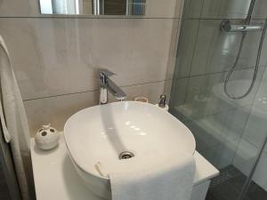 Apartments with parking space Rukavac, Vis - 8897