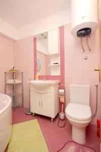 Apartments by the sea Vis - 8930