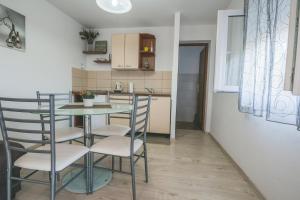 Apartments with a parking space Rukavac, Vis - 8898