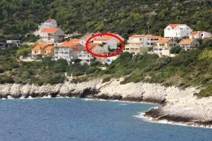 Seaside apartments with a swimming pool Zavalatica, Korcula - 9151 - Smokvica