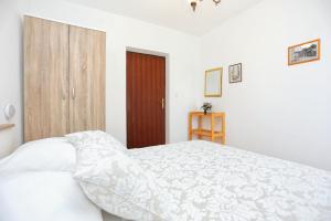 Apartments by the sea Marina, Trogir - 9035