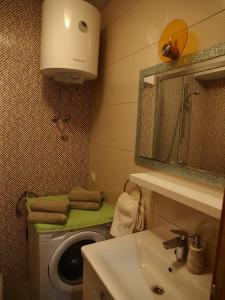 Apartments with parking space Makarska - 9129