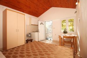 Apartments with a parking space Podspilje, Vis - 8915