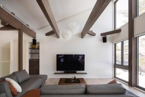 Silver Maple Chalet by Hakuba White Fox Company