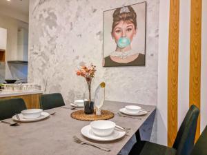 Twin Galaxy Suite by Nest Home