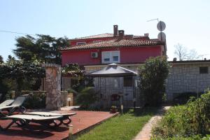 Apartments with a swimming pool Umag - 3358 