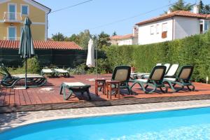 Apartments with a swimming pool Umag - 3358