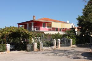 Apartments with a swimming pool Umag - 3358 