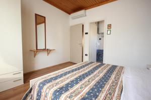 Apartments with a swimming pool Umag - 3358