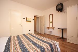 Apartments with a swimming pool Umag - 3358