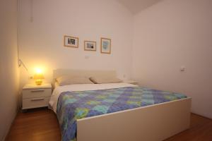 Apartments with a swimming pool Umag - 3358