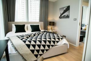 Sukhumvit 11#Luxury#Pool#Gym#BTS Nana&MRT Sukhumvit#1BR#Max2ppl