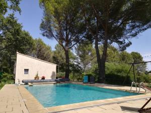 Maisons de vacances Charmant gite nature au pied du Luberon : Maison 1 Chambre