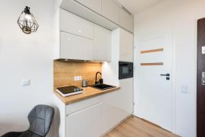 City Centre High Floor View Apartments by BookingHost