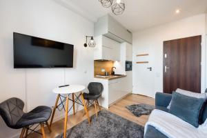 City Centre High Floor View Apartments by BookingHost