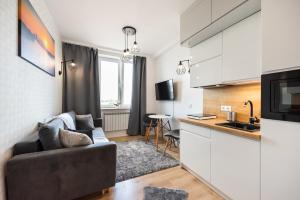 City Centre High Floor View Apartments by BookingHost