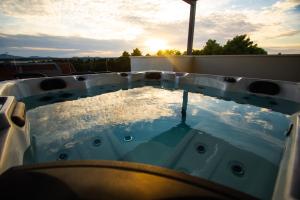 Azzurro apartment - with rooftop jacuzzi